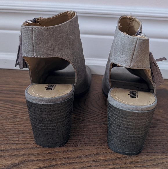 Open Toe Block Heel Ankle Booties - Picture 4 of 8